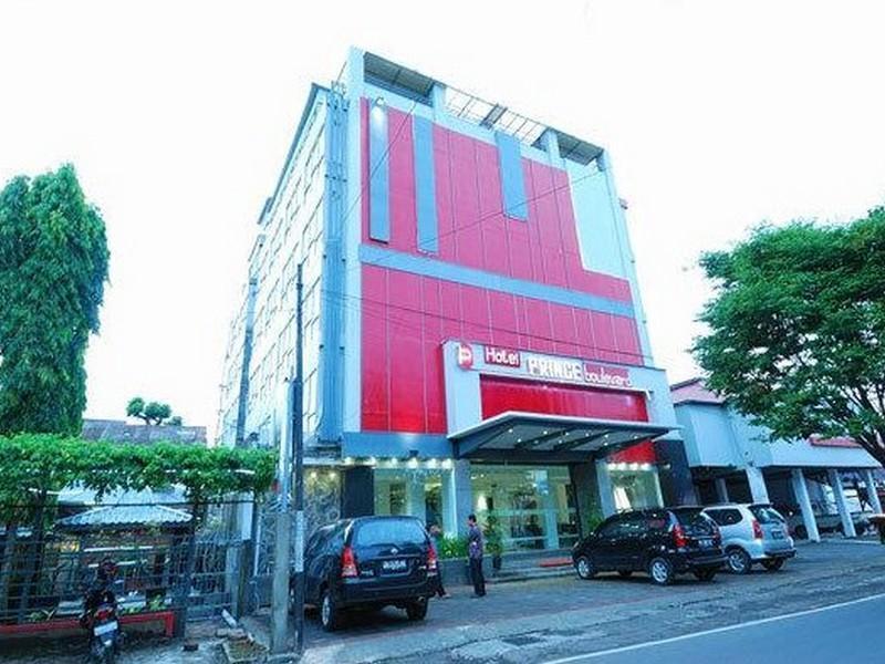 Oyo 1318 Hotel Prince Boulevard Manado Luaran gambar