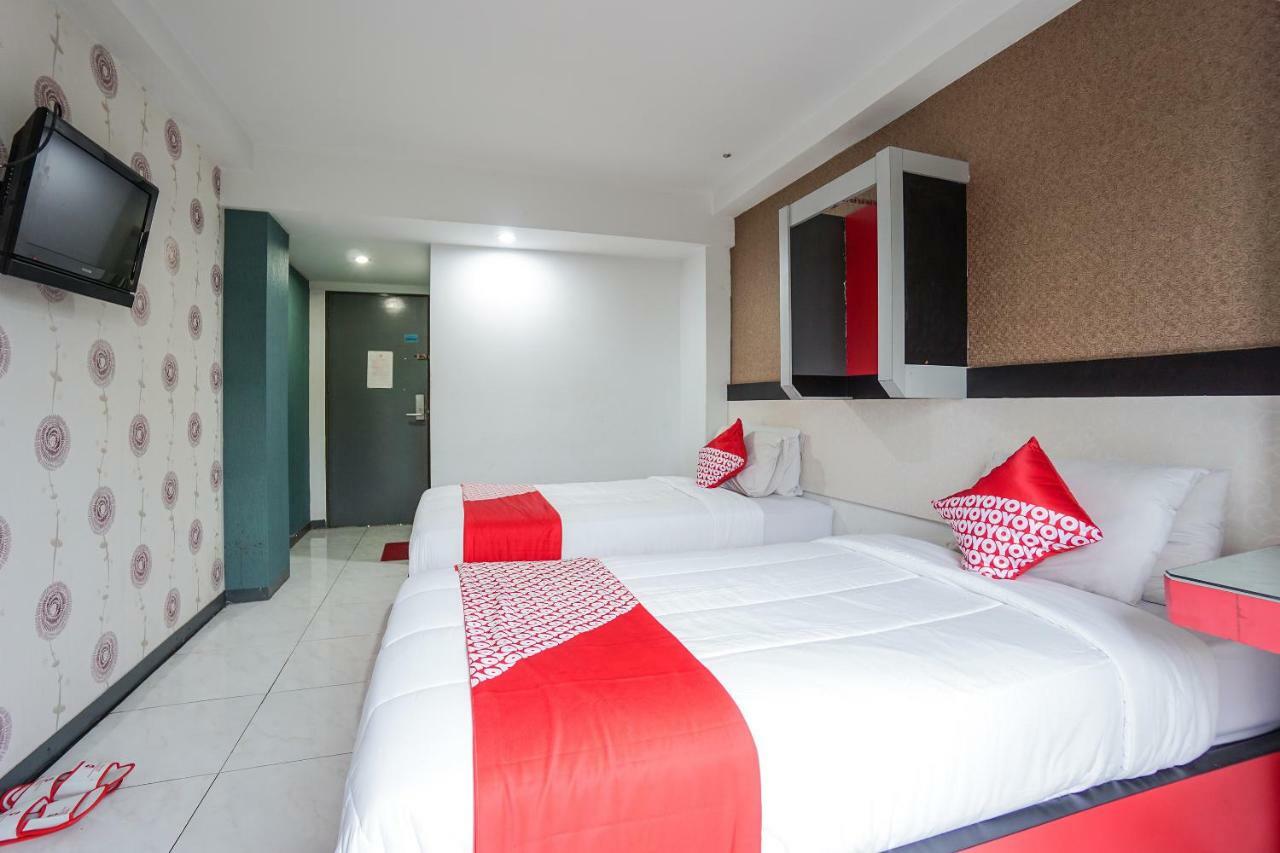 Oyo 1318 Hotel Prince Boulevard Manado Luaran gambar