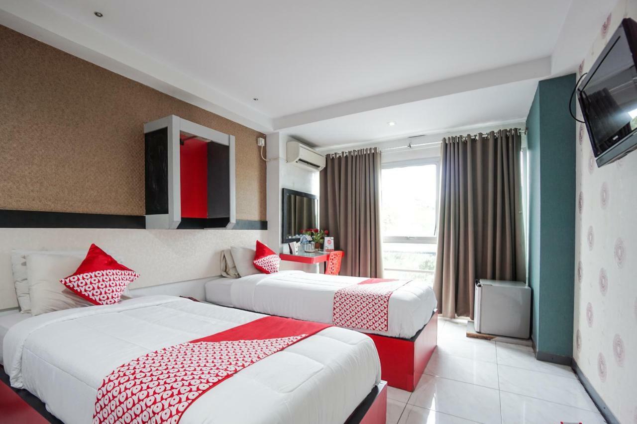 Oyo 1318 Hotel Prince Boulevard Manado Luaran gambar