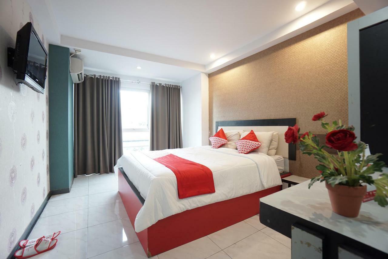 Oyo 1318 Hotel Prince Boulevard Manado Luaran gambar