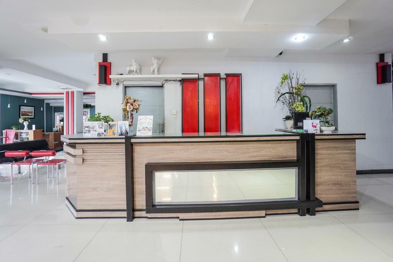 Oyo 1318 Hotel Prince Boulevard Manado Luaran gambar