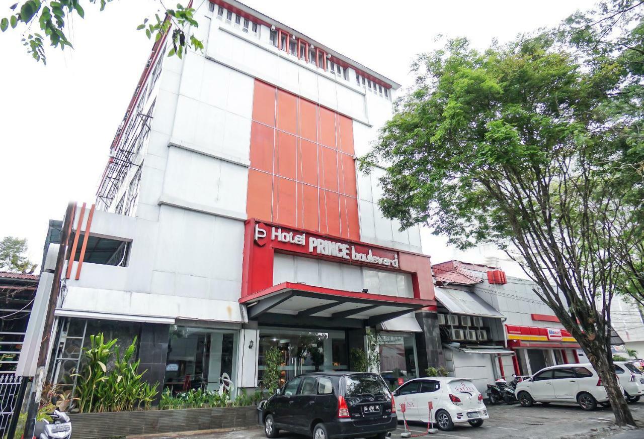 Oyo 1318 Hotel Prince Boulevard Manado Luaran gambar