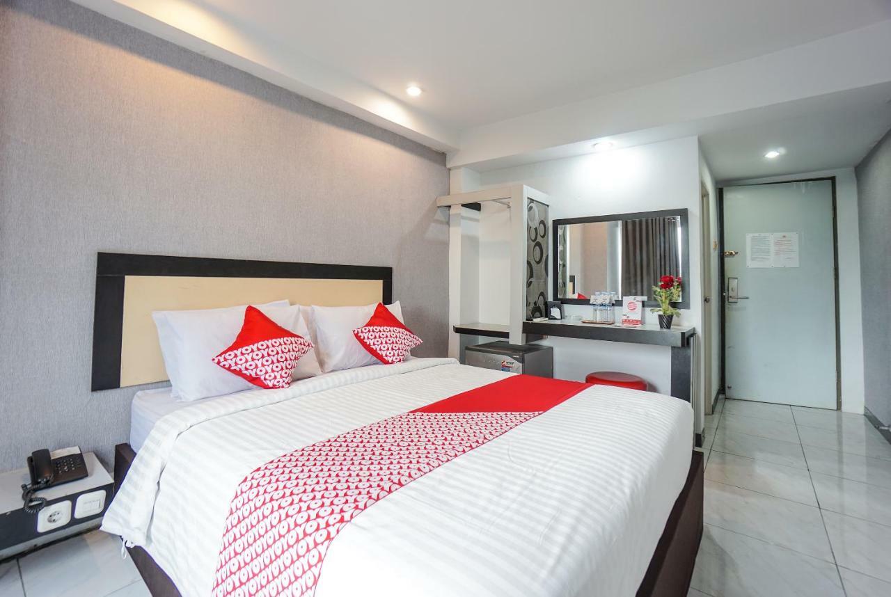 Oyo 1318 Hotel Prince Boulevard Manado Luaran gambar