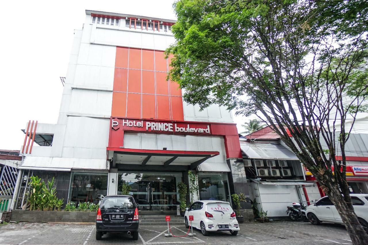 Oyo 1318 Hotel Prince Boulevard Manado Luaran gambar