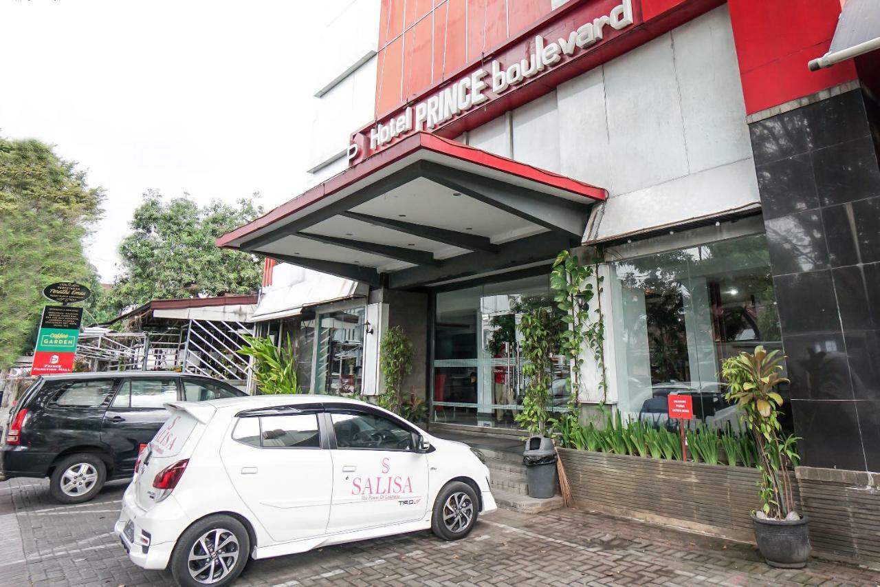 Oyo 1318 Hotel Prince Boulevard Manado Luaran gambar
